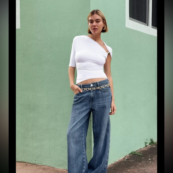 Zara  Asymmetrical Top - Picture 2 of 3